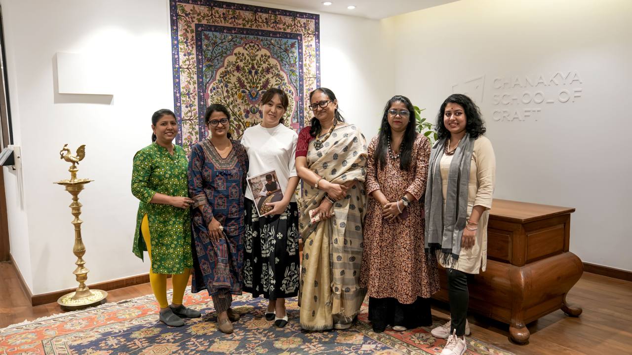 during-their-visit-to-india-representatives-of-the-art-and-culture-development-foundation-together-with-uzbek-embroiderer-madina-kasimbayeva-visited-the-chanakya-handicrafts-school-in-mumbai2