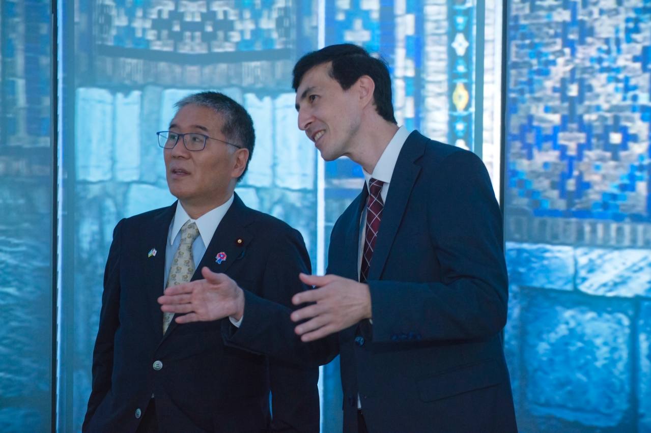 the-minister-of-reconstruction-of-japan-visited-the-uzbekistan-pavilion-at-expo-2025